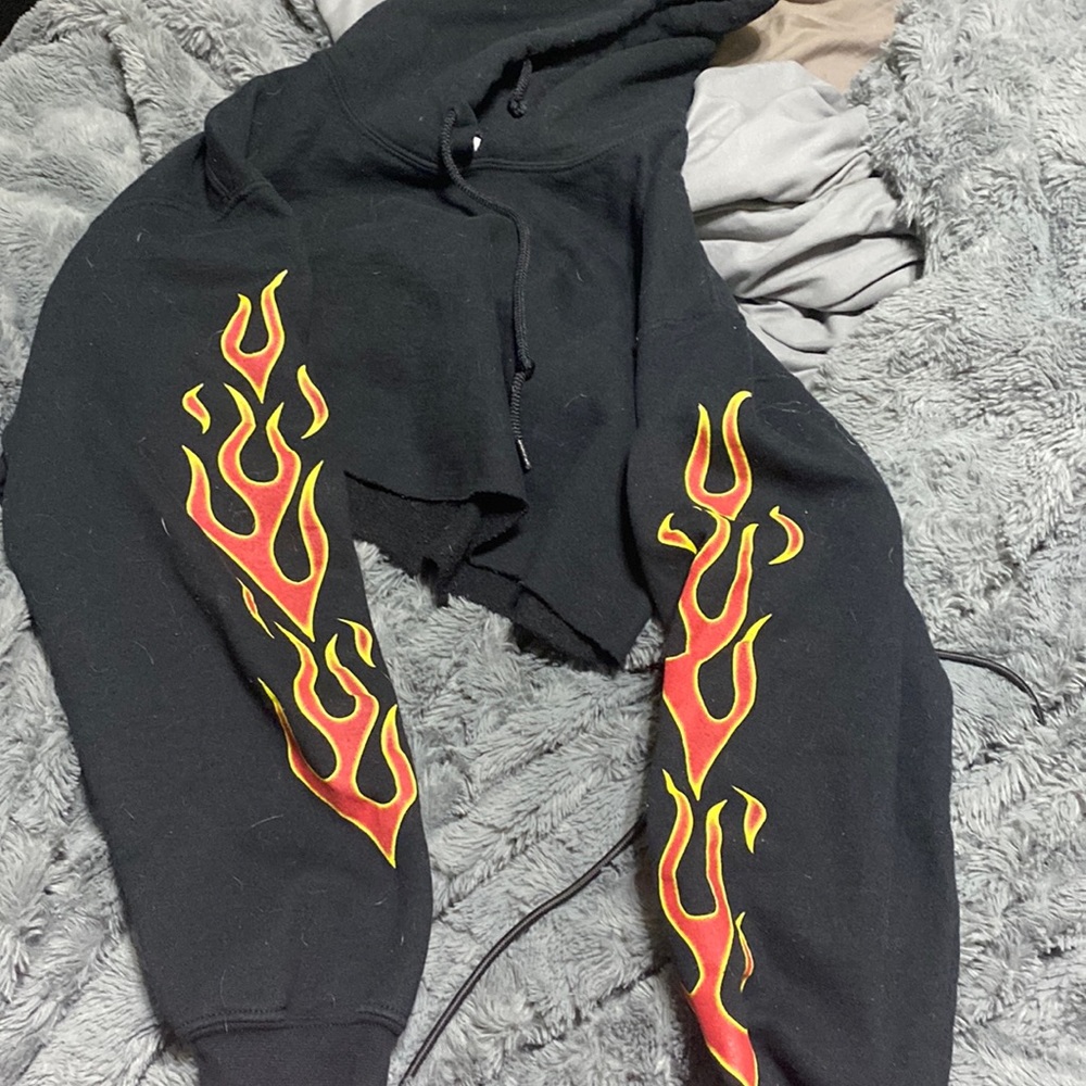 Cropped black hoodie with flames